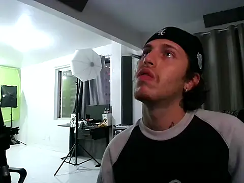 Snapshot of bigrosa21cm chatting on October 28, 2025, 9:39 pm bigrosa21cm online show from October 28, 2025, 9:39 pm