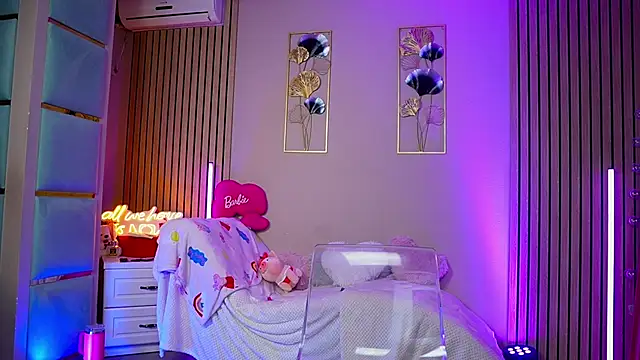 Snapshot of SabrinaJade chatting on February 13, 2026, 5:36 am SabrinaJade online show from February 13, 2026, 5:36 am