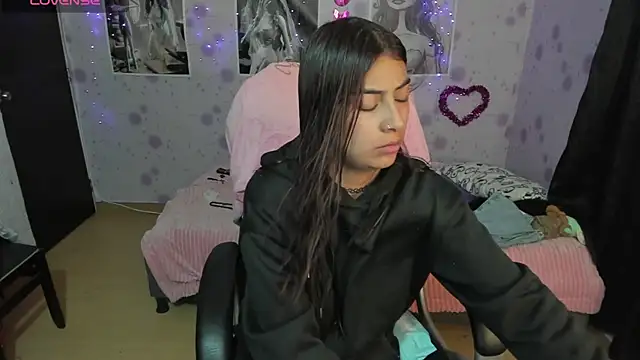 Medussa katt online show from November 12, 2025, 4:13 am