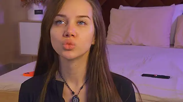 StacyHarland online show from November 11, 2025, 4:23 am