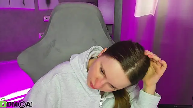 Candy Cansew online show from March 21, 2026, 8:19 am