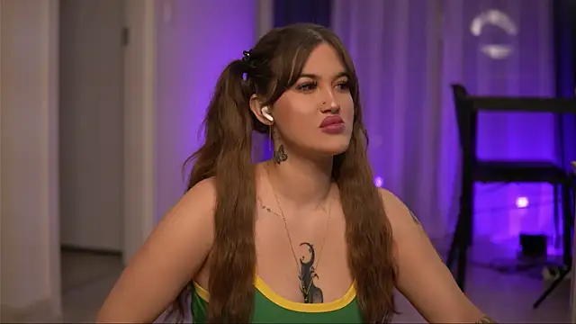 AryaDeluna online show from November 17, 2025, 7:08 pm