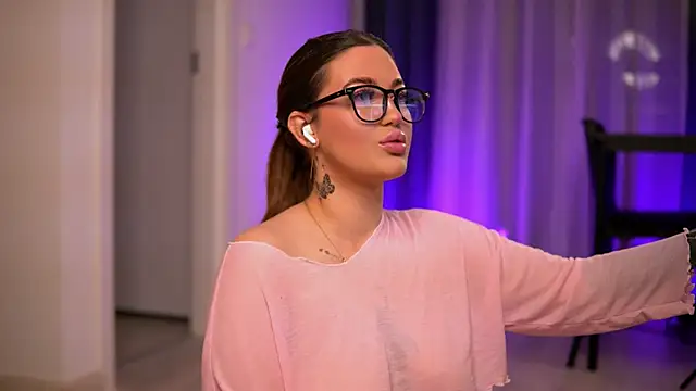 AryaDeluna online show from November 26, 2025, 7:26 pm