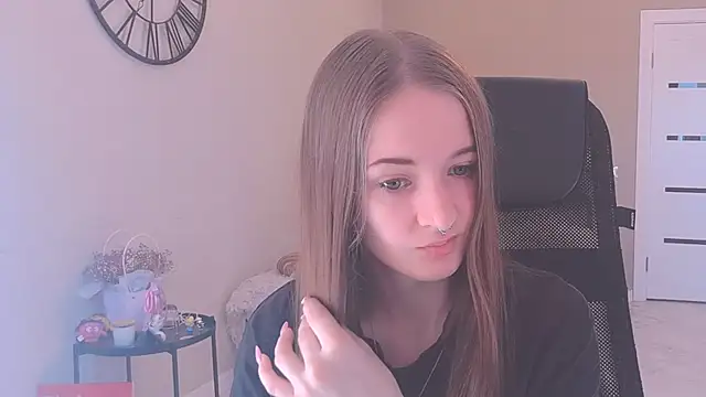 KateKayer online show from September 21, 2025, 8:27 am