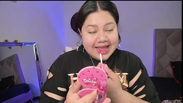 Snapshot of Paprika_ chatting on November 17, 2025, 6:14 pm Paprika online show from November 17, 2025, 6:14 pm