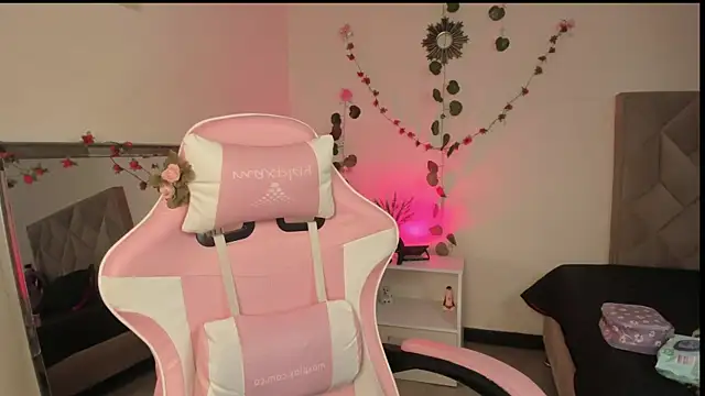 Snapshot of Paprika_ chatting on November 23, 2025, 6:19 pm Paprika online show from November 23, 2025, 6:19 pm