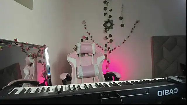 Snapshot of Paprika_ chatting on December 5, 2025, 7:43 pm Paprika online show from December 5, 2025, 7:43 pm