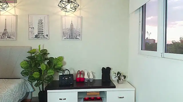  Victoria Collins online show from October 4, 2025, 11:08 am