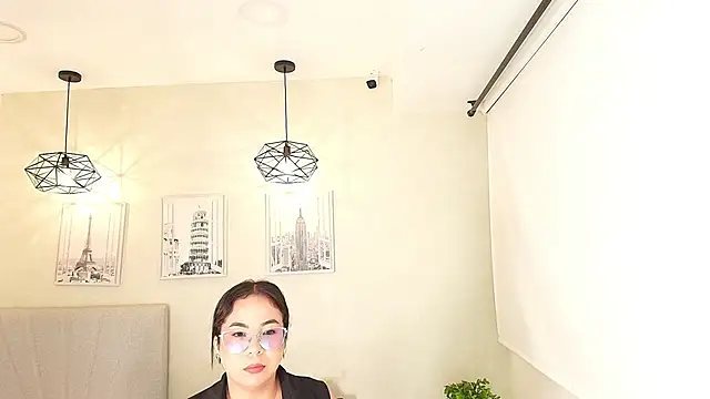  Victoria Collins online show from November 19, 2025, 10:59 am