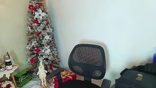 Snapshot of _Victoria_Collins chatting on December 20, 2025, 11:06 am Victoria Collins online show from December 20, 2025, 11:06 am