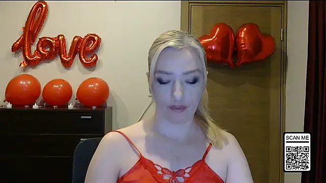 Snapshot of Wild_Silk_Desire chatting on February 13, 2026, 3:19 pm Wild Silk Desire online show from February 13, 2026, 3:19 pm