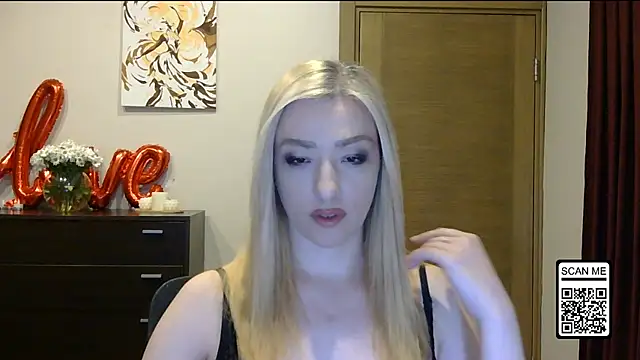 Snapshot of Wild_Silk_Desire chatting on February 22, 2026, 4:38 pm Wild Silk Desire online show from February 22, 2026, 4:38 pm