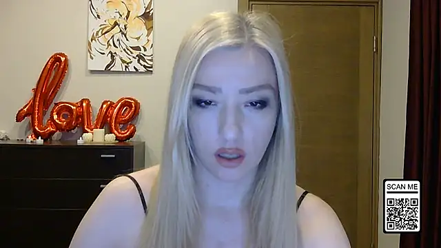 Snapshot of Wild_Silk_Desire chatting on April 4, 2026, 5:43 pm Wild Silk Desire online show from April 4, 2026, 5:43 pm