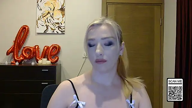 Snapshot of Wild_Silk_Desire chatting on April 6, 2026, 5:25 pm Wild Silk Desire online show from April 6, 2026, 5:25 pm