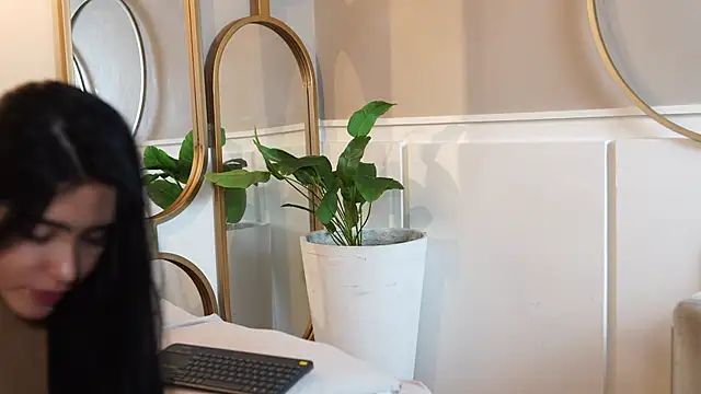 Susan wall online show from September 19, 2025, 1:12 pm