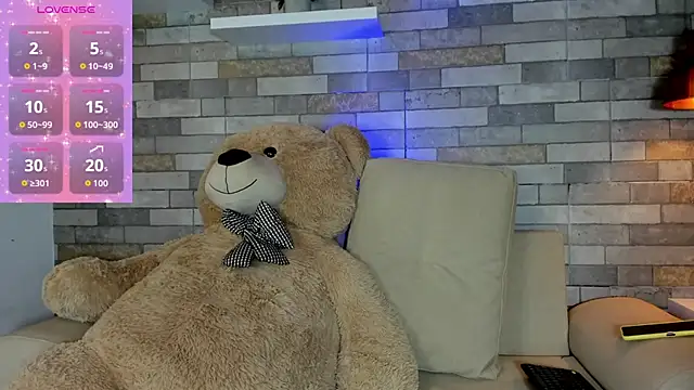 Snapshot of DixyPalmer chatting on November 6, 2025, 7:37 pm DixyPalmer online show from November 6, 2025, 7:37 pm