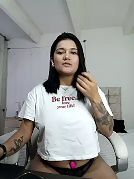 mia traveluxe online show from October 29, 2025, 4:04 am