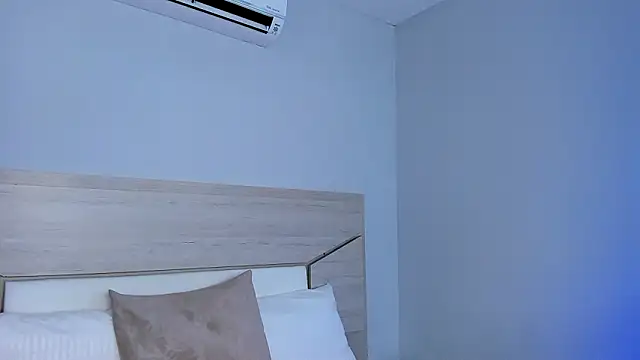 Snapshot of ZoeMorris chatting on November 22, 2025, 11:42 am ZoeMorris online show from November 22, 2025, 11:42 am