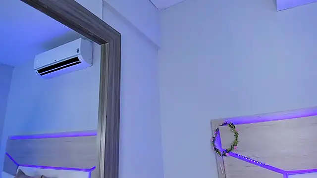 Snapshot of ZoeMorris chatting on November 25, 2025, 11:43 am ZoeMorris online show from November 25, 2025, 11:43 am