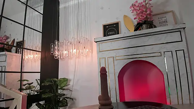 floraginette online show from February 9, 2026, 6:01 pm