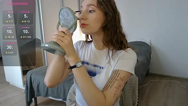 Snapshot of DreamHale_ chatting on December 18, 2025, 11:49 am DreamHale online show from December 18, 2025, 11:49 am