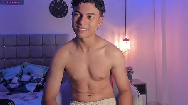 Snapshot of Santy_Stump chatting on September 10, 2025, 9:15 pm Santy Stump online show from September 10, 2025, 9:15 pm