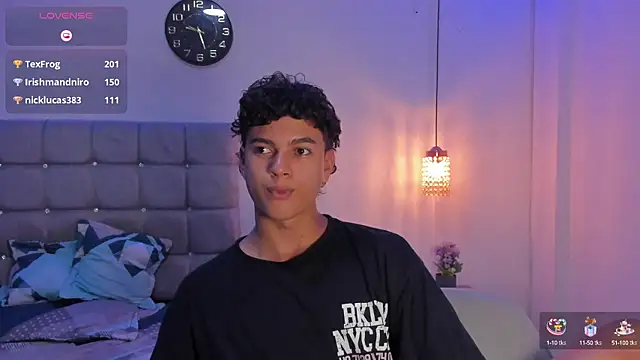 Snapshot of Santy_Stump chatting on September 15, 2025, 10:21 pm Santy Stump online show from September 15, 2025, 10:21 pm