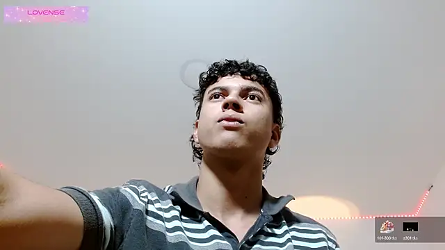 Snapshot of Santy_Stump chatting on October 13, 2025, 9:15 pm Santy Stump online show from October 13, 2025, 9:15 pm