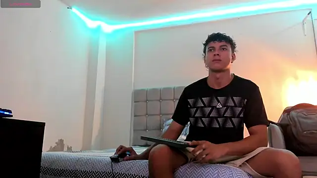 Snapshot of Santy_Stump chatting on October 16, 2025, 8:54 pm Santy Stump online show from October 16, 2025, 8:54 pm