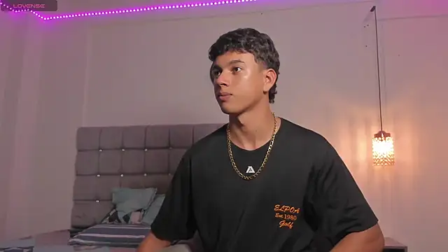 Snapshot of Santy_Stump chatting on November 1, 2025, 9:28 pm Santy Stump online show from November 1, 2025, 9:28 pm