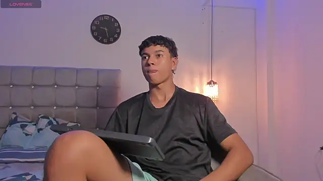 Snapshot of Santy_Stump chatting on November 2, 2025, 9:06 pm Santy Stump online show from November 2, 2025, 9:06 pm