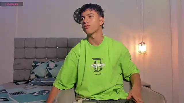 Snapshot of Santy_Stump chatting on November 14, 2025, 9:13 pm Santy Stump online show from November 14, 2025, 9:13 pm