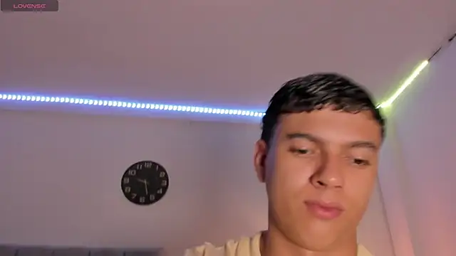 Snapshot of Santy_Stump chatting on November 15, 2025, 9:11 pm Santy Stump online show from November 15, 2025, 9:11 pm