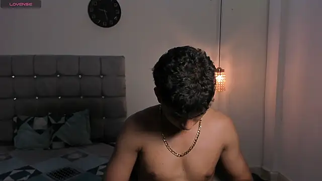 Snapshot of Santy_Stump chatting on November 22, 2025, 9:47 pm Santy Stump online show from November 22, 2025, 9:47 pm