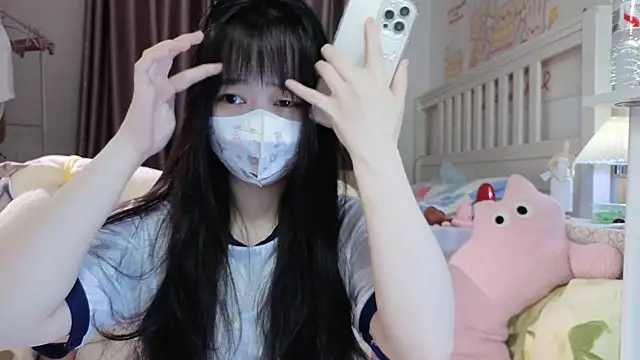 love-uiui online show from October 7, 2025, 1:19 pm