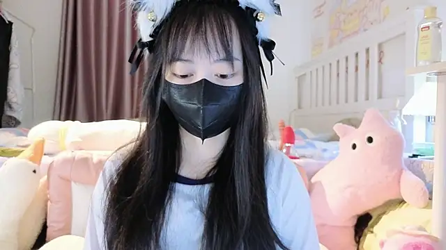 love-uiui online show from October 12, 2025, 2:38 pm