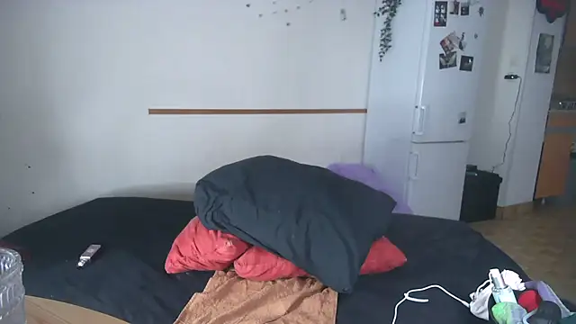 Snapshot of Violett3333 chatting on March 18, 2026, 7:06 pm Violett3333 online show from March 18, 2026, 7:06 pm