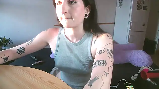 Snapshot of Violett3333 chatting on March 21, 2026, 5:38 pm Violett3333 online show from March 21, 2026, 5:38 pm