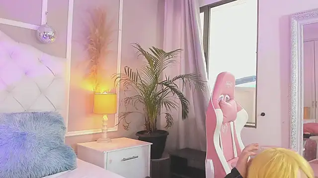 lizy portman online show from December 19, 2025, 8:38 pm