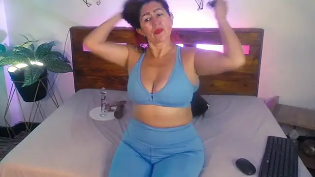 Snapshot of Yeseniaa25_ chatting on September 23, 2025, 7:06 pm Yeseniaa25 online show from September 23, 2025, 7:06 pm