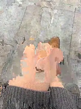 xiaoyuan01 online show from October 28, 2025, 4:49 am