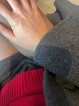 xiaoyuan01 online show from February 25, 2026, 2:10 am