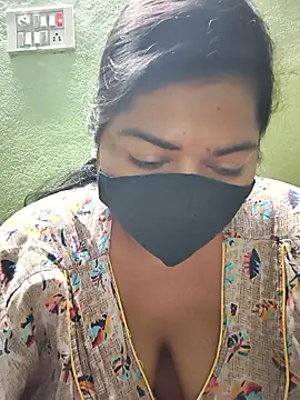 Snapshot of Liyaa_24 chatting on February 9, 2026, 4:33 pm Liyaa 24 online show from February 9, 2026, 4:33 pm