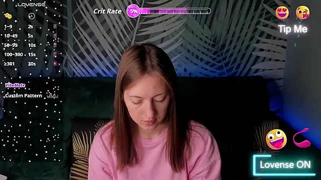Snapshot of ChristyCrayme chatting on June 5, 2026, 10:04 pm ChristyCrayme online show from June 5, 2026, 10:04 pm