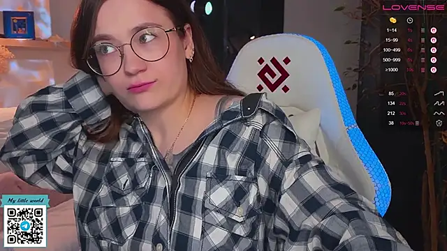 Snapshot of mia_here chatting on October 20, 2025, 11:54 am mia here online show from October 20, 2025, 11:54 am