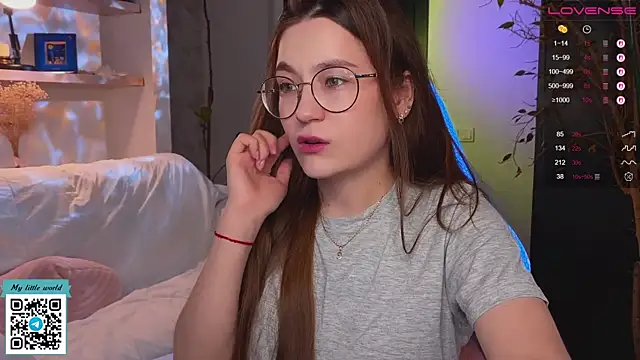 Snapshot of mia_here chatting on October 24, 2025, 11:50 am mia here online show from October 24, 2025, 11:50 am