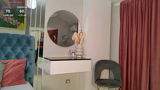 Snapshot of SiennaPierce chatting on June 2, 2026, 11:12 am SiennaPierce online show from June 2, 2026, 11:12 am