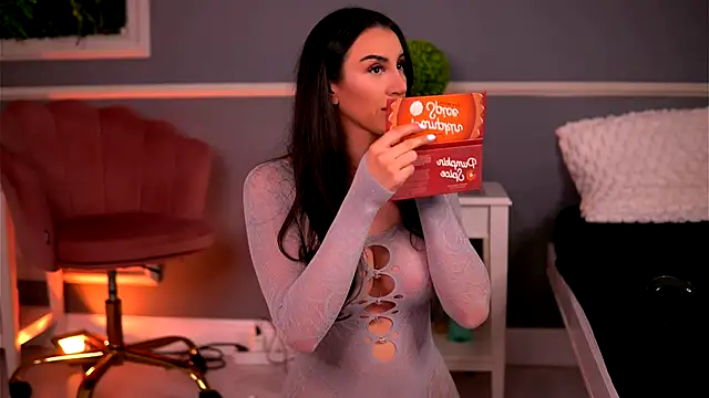 Snapshot of LucyxRios chatting on November 7, 2025, 9:48 pm LucyxRios online show from November 7, 2025, 9:48 pm