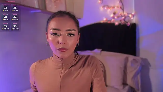 Snapshot of im-isabella chatting on November 21, 2025, 8:18 pm im-isabella online show from November 21, 2025, 8:18 pm