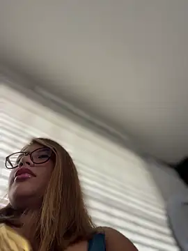 Snapshot of sara_calderon chatting on December 21, 2025, 1:29 pm sara calderon online show from December 21, 2025, 1:29 pm